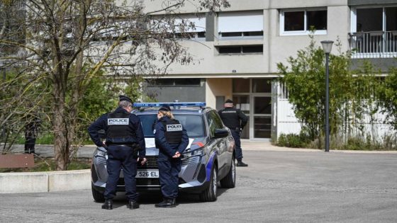 بتهمة الارهاب …فرنسا ترحل مواطن مغربي بعد نزع جنسيته