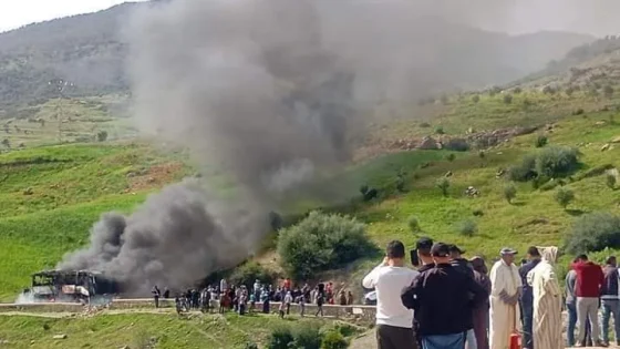 احتراق حافلة لنقل المسافرين في نواحي الشاون