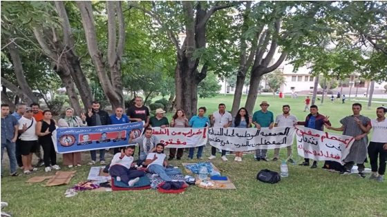 المعطلون بطنجة يخوضون إضرابا مفتوحا عن الطعام