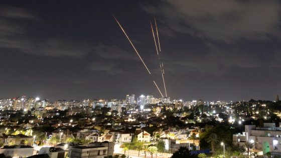 إسرائيل تضرب أهدافا عسكرية بايران و تعلن انتهاء الهجوم .