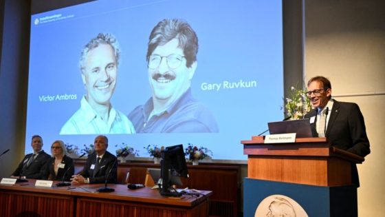 جائزة نوبل للطب تذهب لأمريكيين اكتشفا جزيئات حمض نووي جديدة