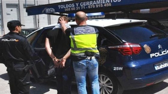 السلطات الإسبانية تقرر ترحيل مغربي متورط في هجمات برشلونة وكامبريلس