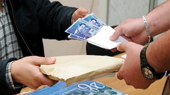 الإطاحة بشبكة “سماسرة الماستر” في حالة تلبس بتسلم مبالغ مالية