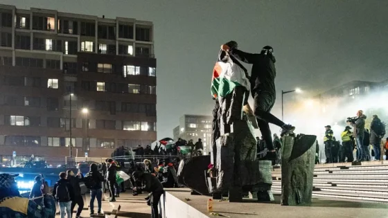 احداث امستردام 5 مصابين و إحتجاز 57 شخصا .