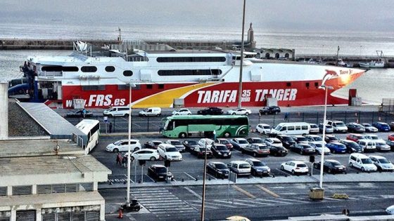 استئناف حركة الملاحة البحرية بين ميناءي طنجة وطريفة بعد تحسن أحوال الطقس