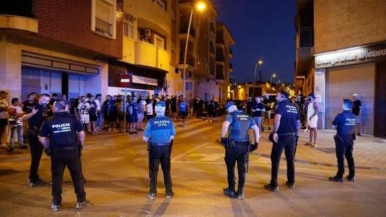 إسبانيا : جهاز الشرطة يحدد هوية 300 شخص تورطوا بأعمال شغب عنصرية في توري باتشيكو