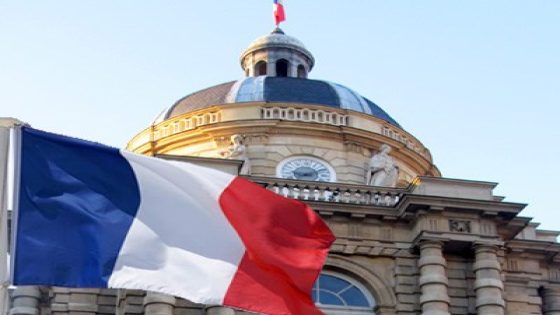 فرنسا : المجلس الدستوري يقضي بإلغاء جزئي لقانون تمديد احتجاز الأجانب المشتبه بخطورتهم