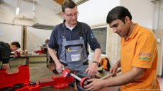 بين الاندماج والاغتراب: كيف يختلف شعور الرضا بين المهاجرين في ألمانيا؟