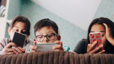 إدمان الهاتف عند الأطفال..الخطر الصامت في العصر الرقمي