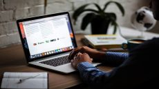 نموذج جديد للعمل في بلجيكا: توازن بين الحضور والعمل عن بُعد