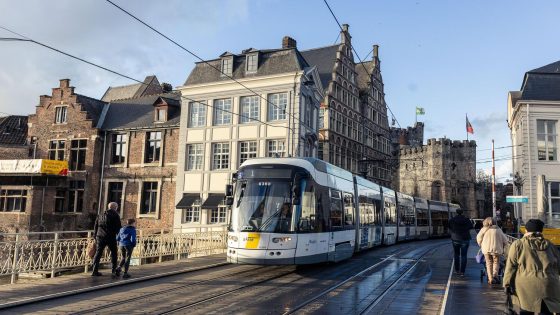 بلجيكا : مدينة غنت توسّع مجانية النقل العمومي لتشمل التلاميذ حتى سن 18 عامًا