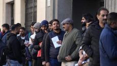 إسبانيا : فرحة بين المهاجرين بعد وصول رسائل القبول الأولى في تسوية 2026